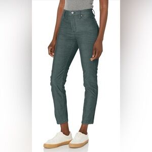 Carve Designs Women's Skyler Skinny Cord Size 4 Cilantro Green